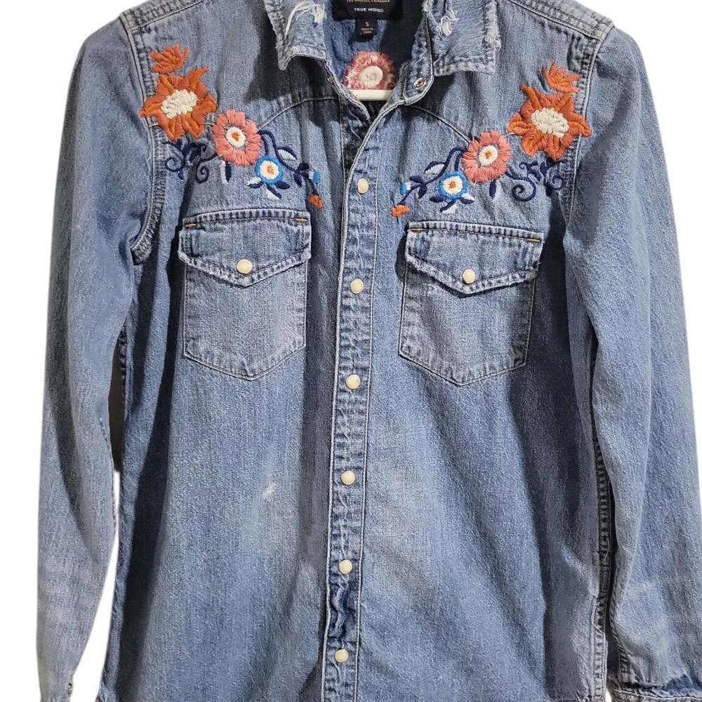 Lucky Brand Women's Embroidered Western Denim Pearl Snap Shirt Size S Distressed - Picture 10 of 16